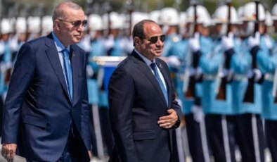 Ankara’da resmi törenle karşılanan Sisi, Türk askerini "Shukran asker" diyerek selamladı